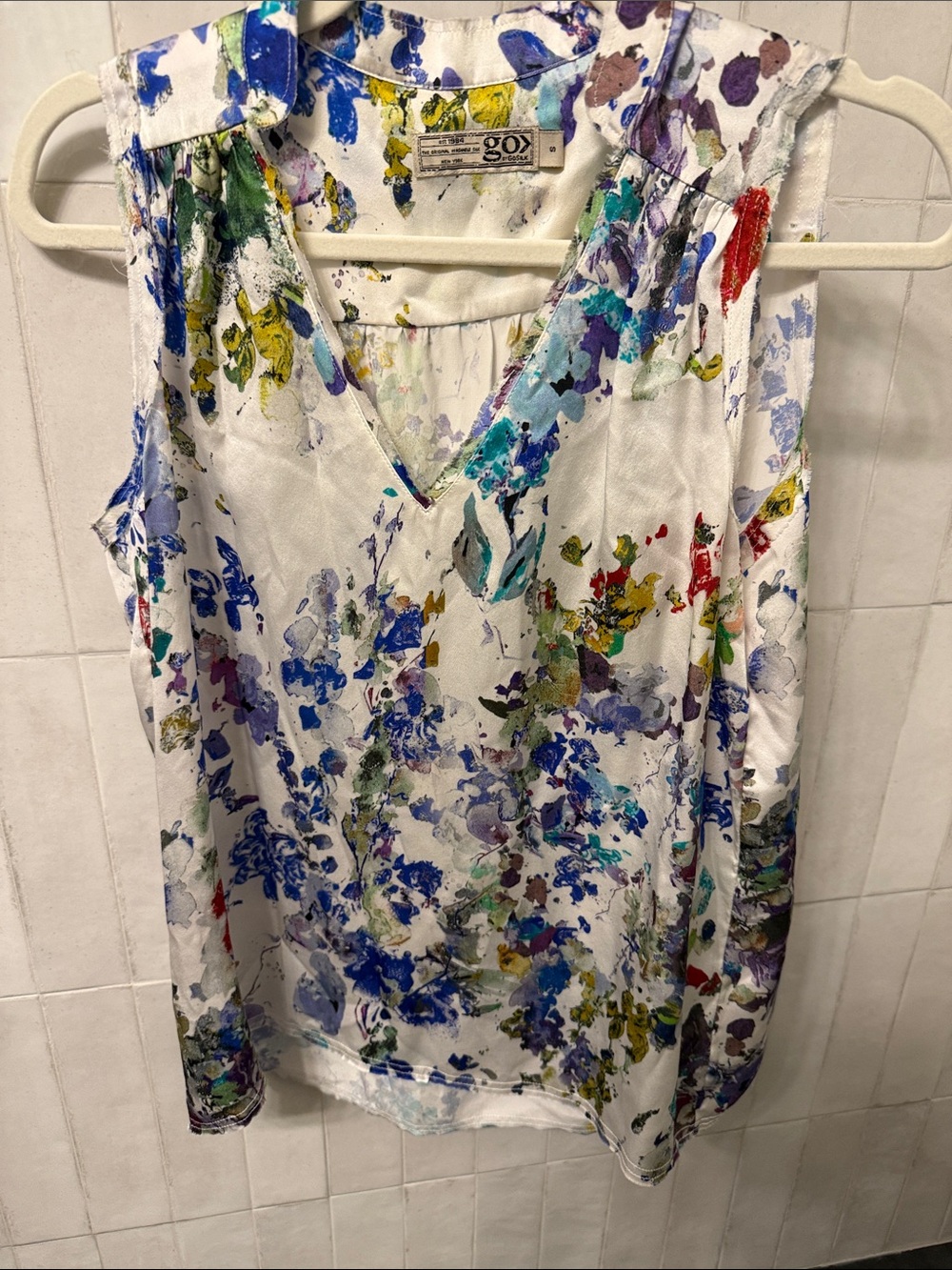 GO by Gabe White Floral Painterly V-Neck Sleeveless Top